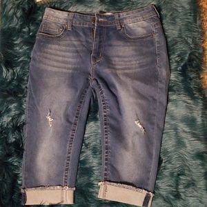 NWOT {VGS} Cuffed Distressed Capris